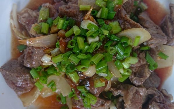 BEEF-WITH-ONION-&-GARLIC-SAUCE