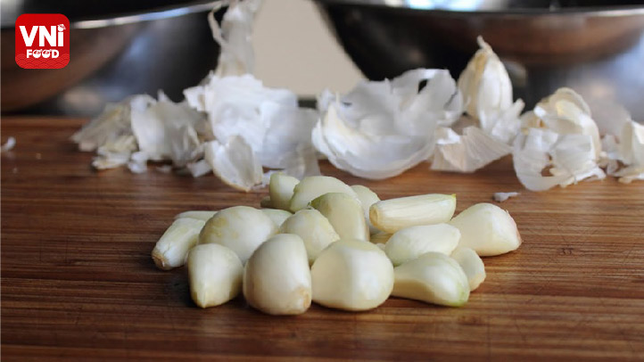 The-garlic-peeling-hack2