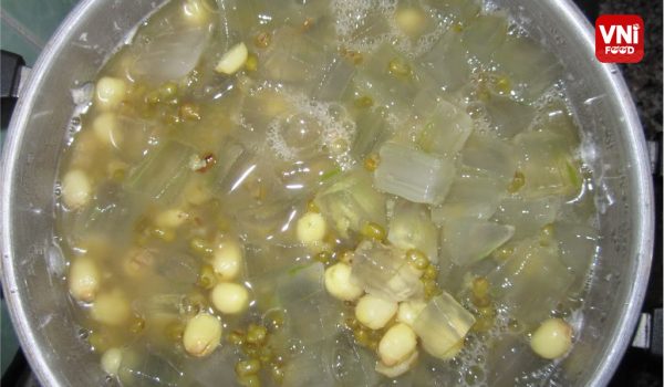LOTUS-SEED-SWEET-SOUP-WITH-ALOVE-VERA