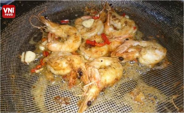 FRIED-SHRIMP-WITH-FISH-SAUCE-02