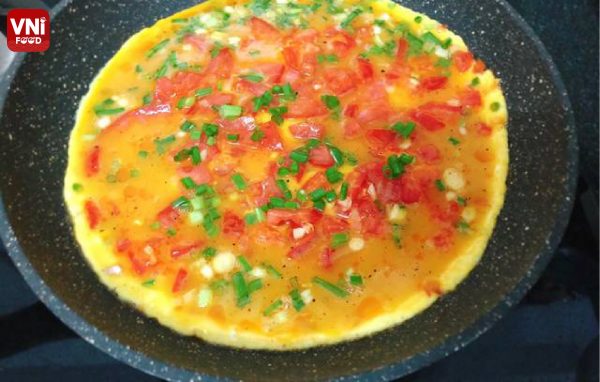 FRIED-EGGS-WITH-TOMATOES-01