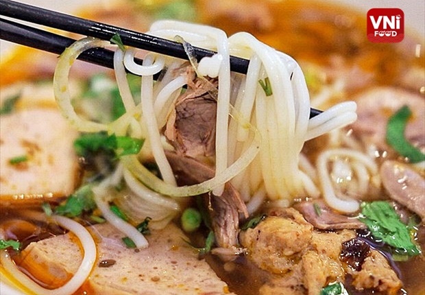 bun bo hue - vietnamese food
