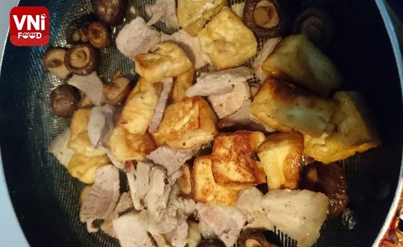Braised tofu with meat and mushroom 4