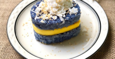 BUTTERFLY PEA STICKY RICE WITH MANGO