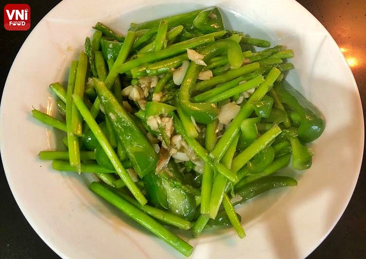 STIR-FRIED ASPARAGUS - BELL CHILLI WITH GARLIC - VniFood