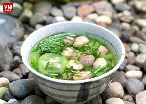 sponge gourd soup with mushrooms