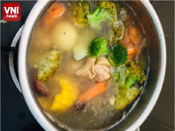 CHICKEN-SOUP-WITH-VEGETABLES-013