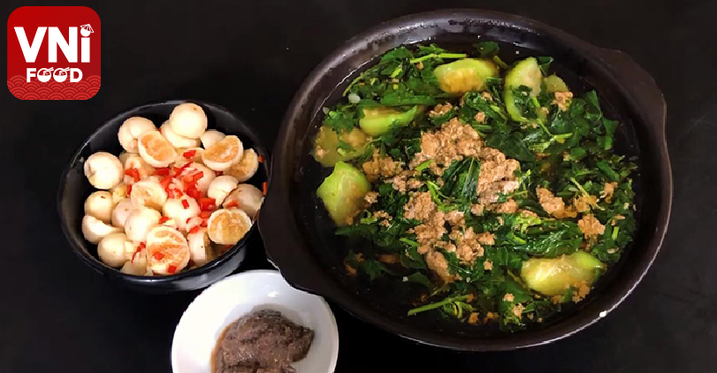 CRAB SOUP WITH SPONGE GOURD AND MALABAR SPINACH
