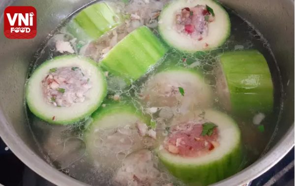 MEAT-STUFFED-COURGETTE-SOUP-01
