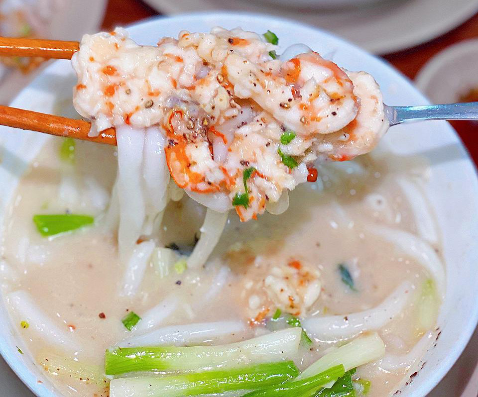 Banh Canh Tom (Shrimp Banh Canh)