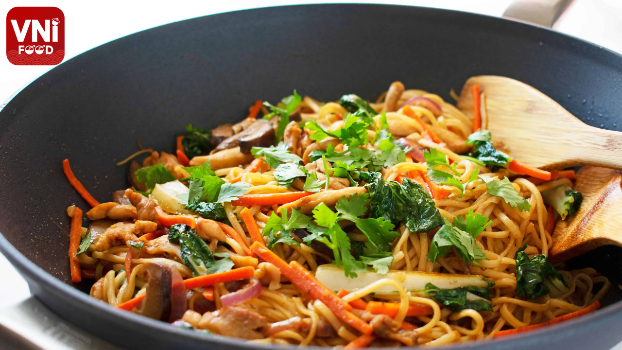 7 Easy Steps For Perfect Noodle Stir-Fry