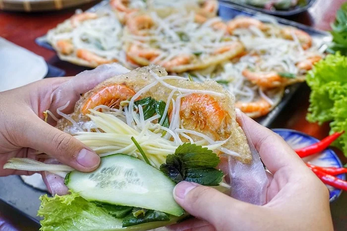 How to Serve Banh Xeo