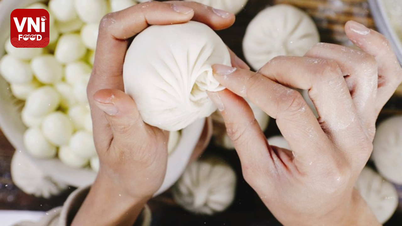 Yummy  Banh Bao (Vietnamese Steamed Pork Buns) Recipe