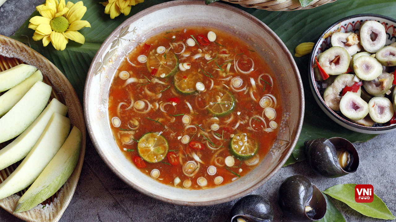Vietnamese Steamed Snail Dipping Sauce (Nuoc Mam Cham Oc Luoc)