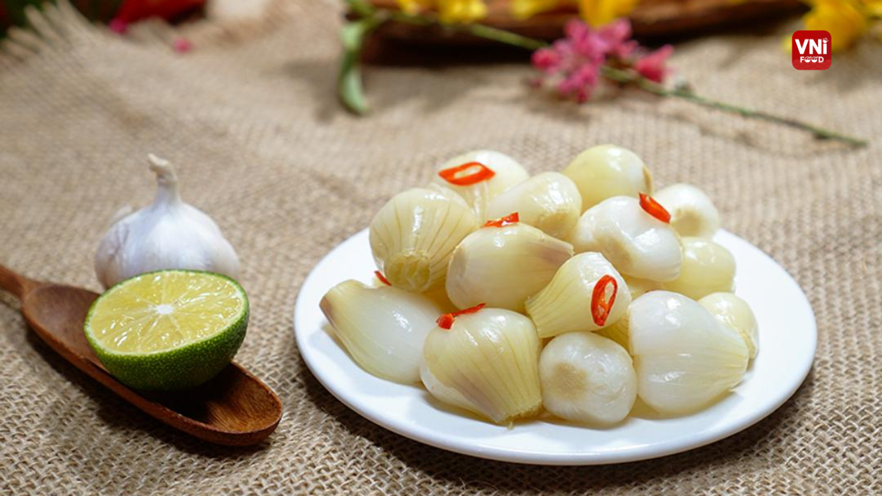 Vietnamese Pickled Onions (Hanh Muoi)