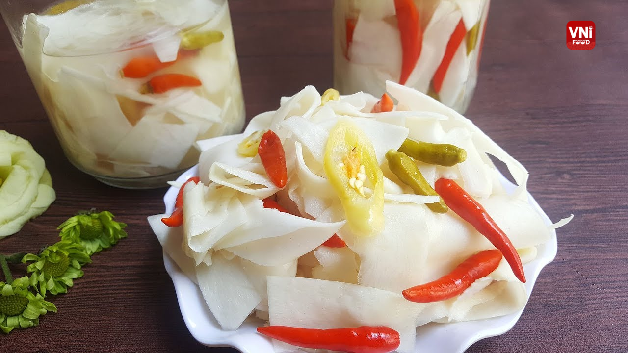 Vietnamese Pickled Bamboo Shoots (Mang Muoi)