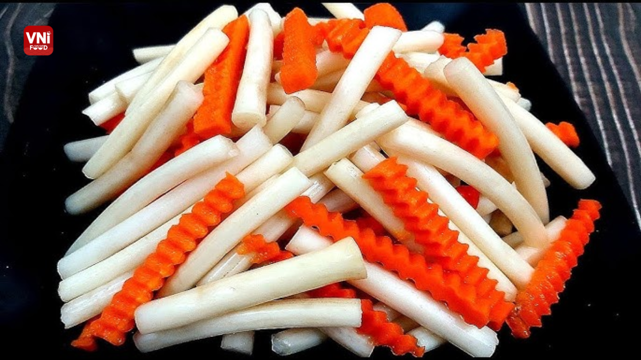 Vietnamese Pickled Lotus Root (Ngo Sen Muoi)