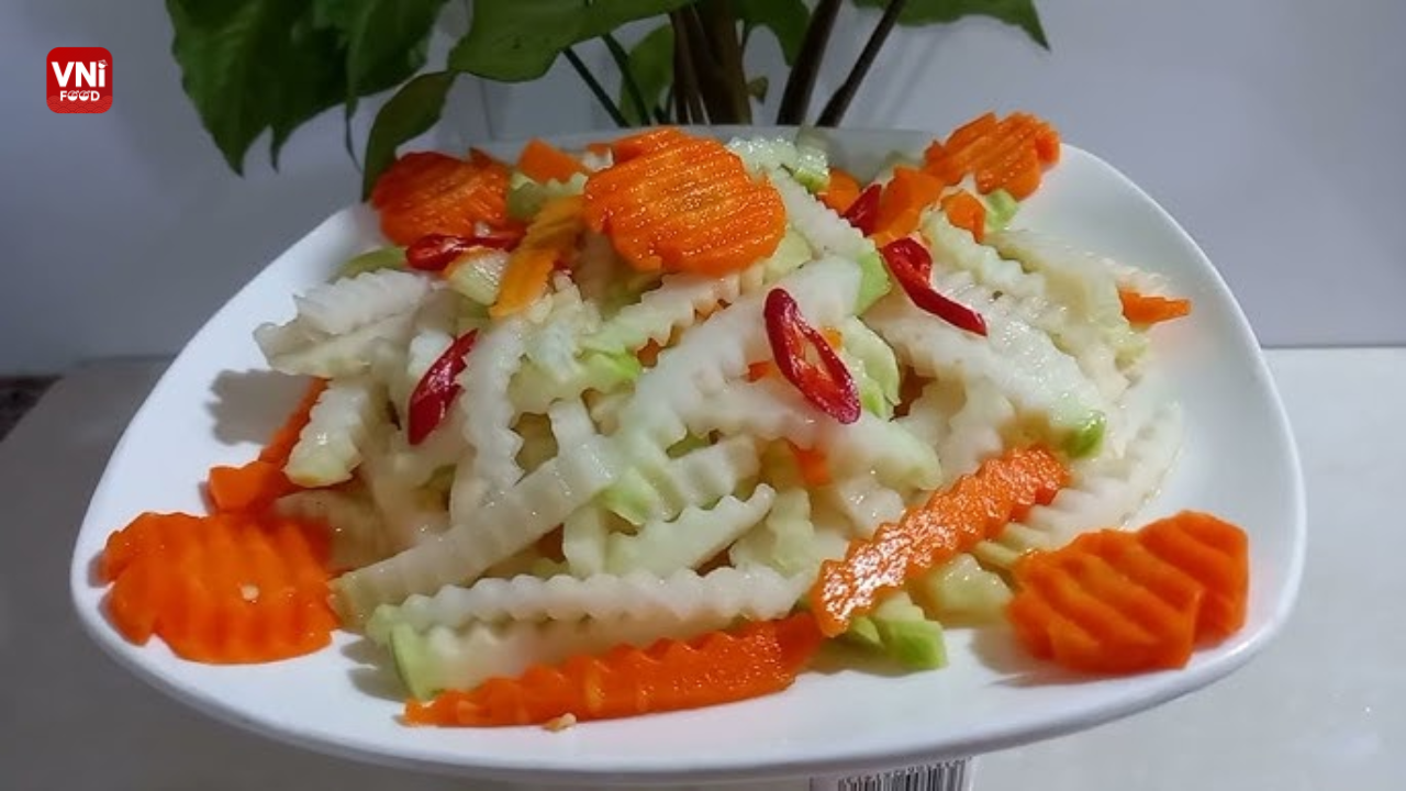 How to Make Vietnamese Pickled Kohlrabi (Su Hao Muoi)